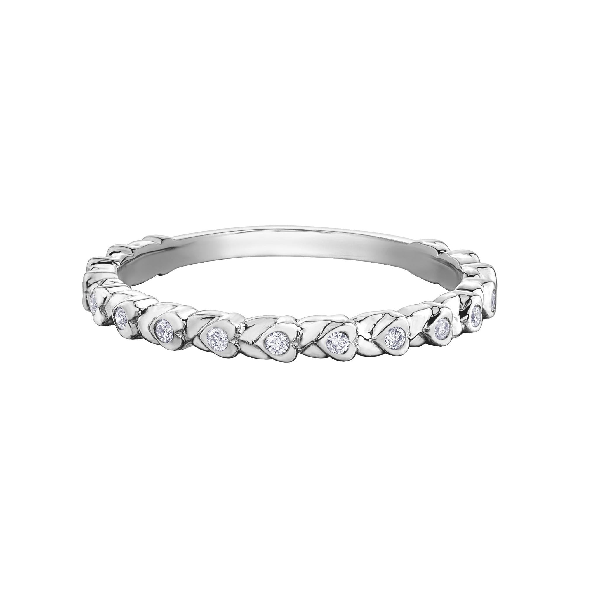 A 9ct white gold barley style band with alternating heart shapes, each set with a round brilliant cut diamond, total 0.07ct.